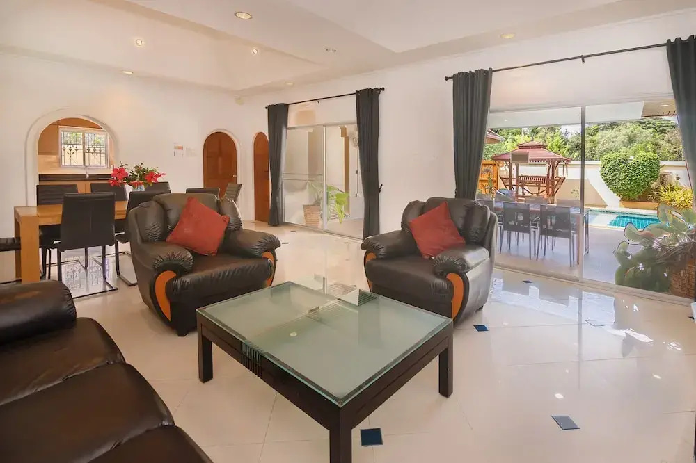 Villa Bos Near the Beach of Jomtien