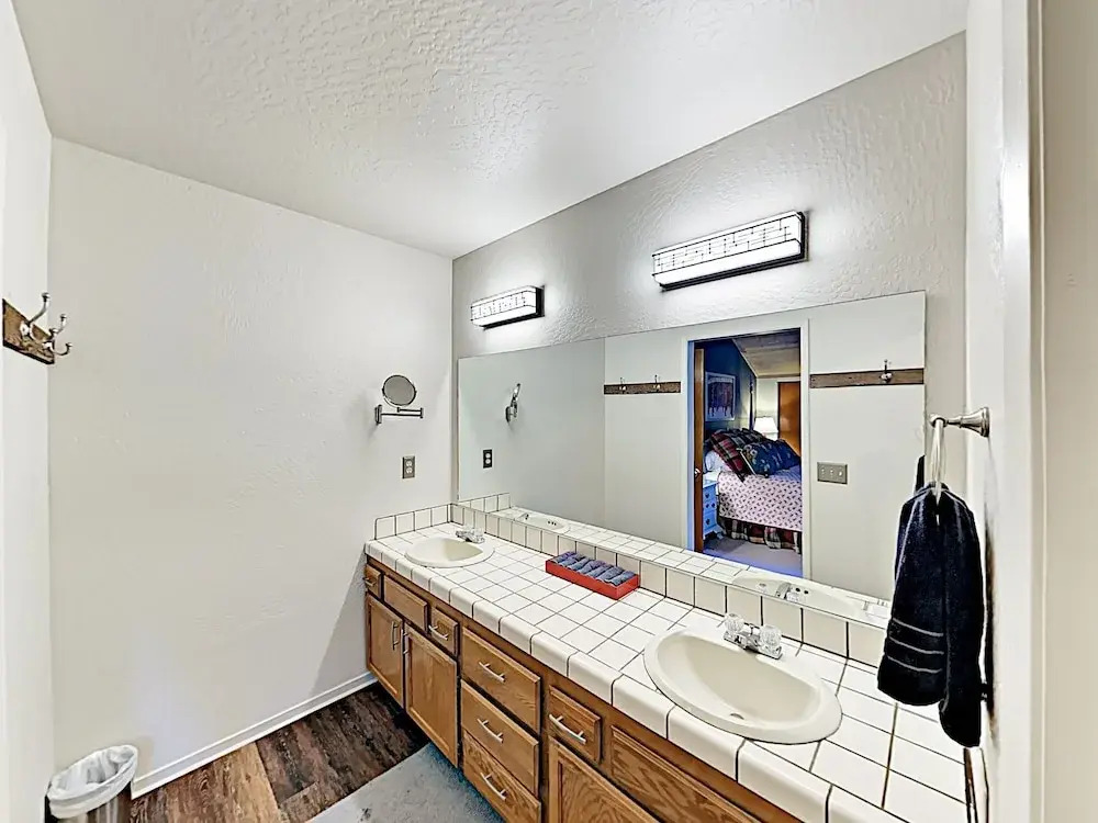 New Listing! Modern W/ Pool & Private Garage 4 Bedroom Home