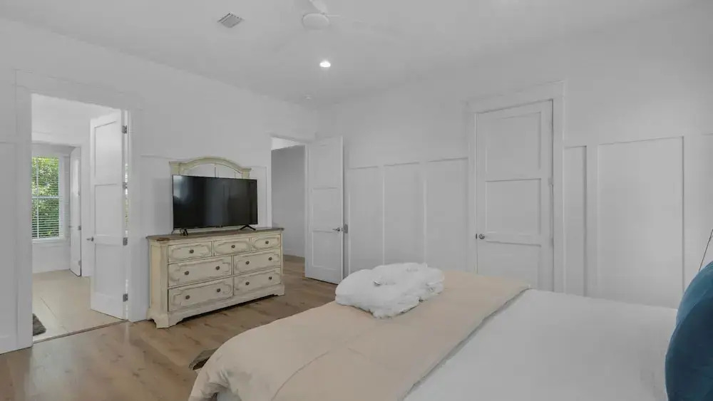 3br/2.5ba, Sleeps 8, Private Beach Access!