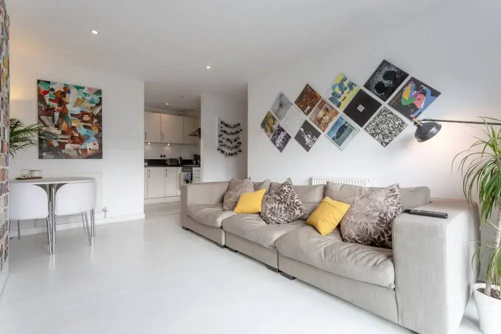 Modern and Bright 2 Bedroom Flat Near Burgess Park in Peckham