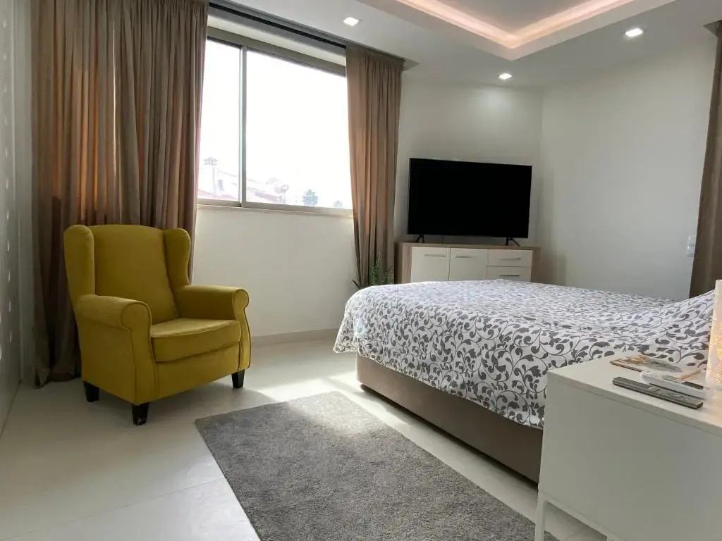Bay View One, Stunning 3 bed condo with sea view & rooftop pool