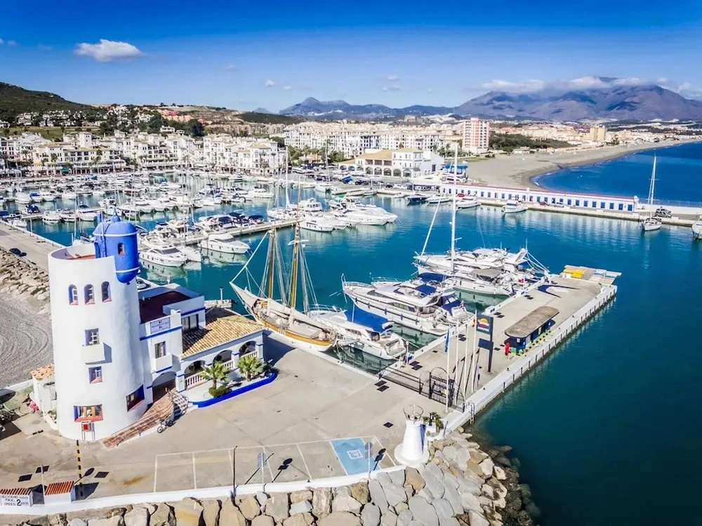 Modern Townhouse 7min Walk Beach and 15 to Duquesa