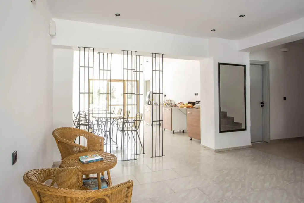 Nikos BnB
