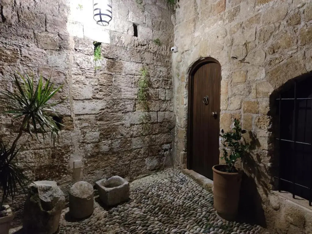 Porolithos Boutique Hotel