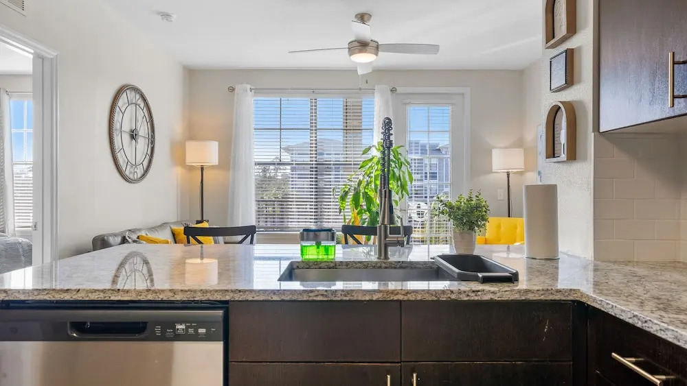 Stylish 2BR Corporate Stay Pool Balcony 2