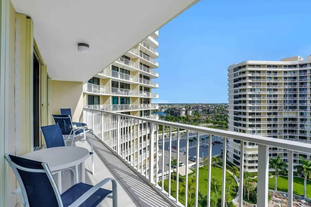 Alluring Beachfront Condo With Pool and Ocean Views