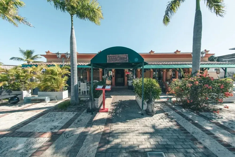 Beautiful and pet Friendly Apartment at Fishing Lodge A13