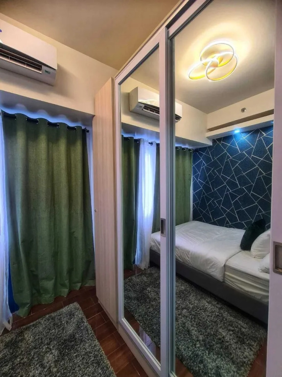 One Bedroom Balcony With Great Location and Value