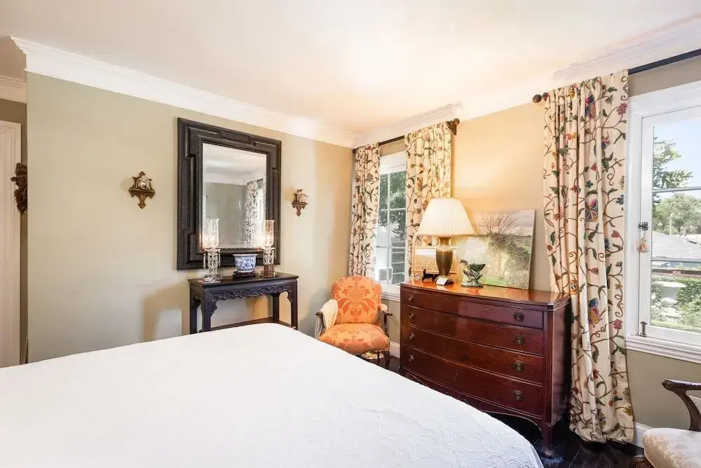 Elegant Home in the Heart of LA 2 Bedrooms 1 Bathroom Duplex