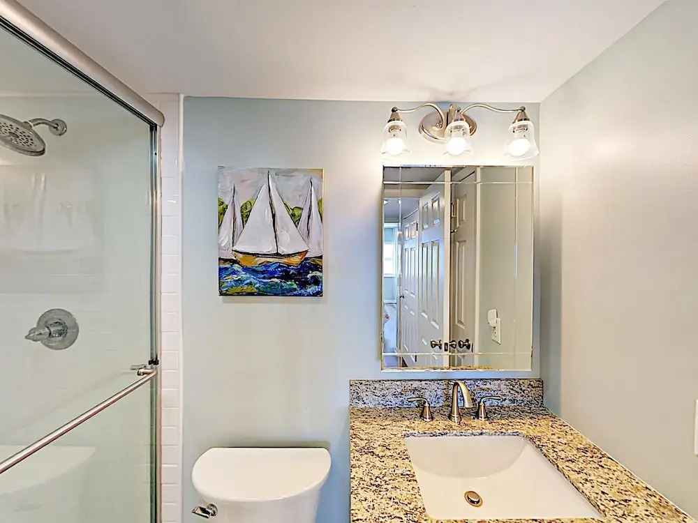 New Listing! Oceanfront - Walk To Beach 2 Bedroom Condo