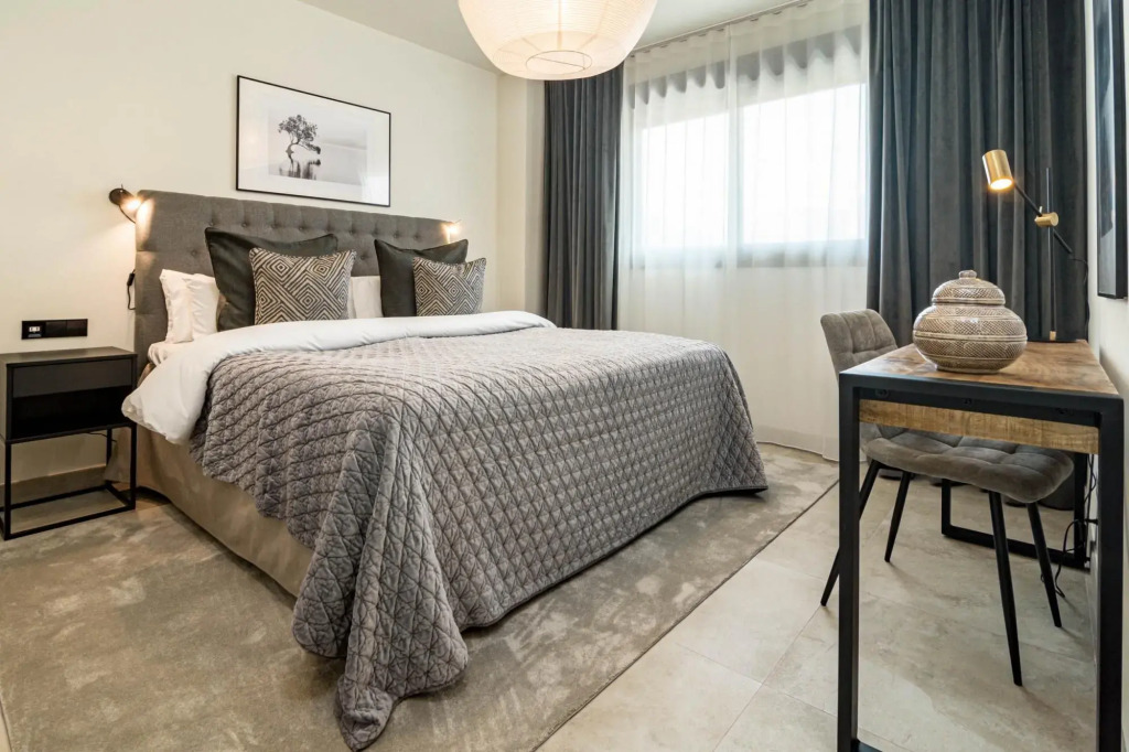 INF3.3K- Stunning city apartment.