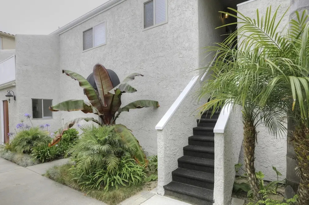 220 #7 Ocean View Ave 2 Bedroom Condo by Redawning
