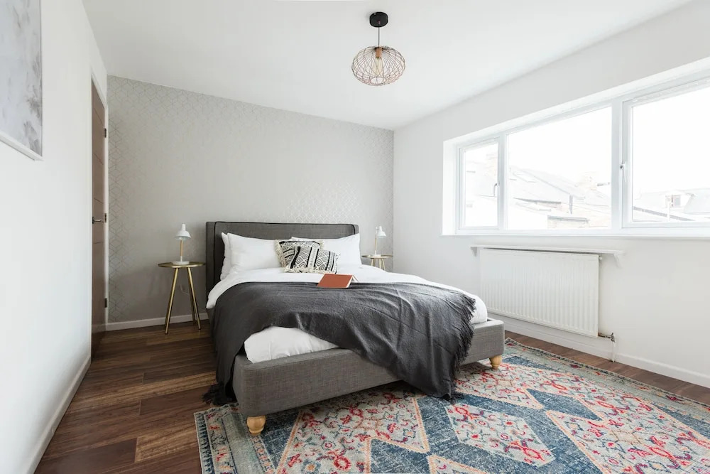 The Century Chalet - Contemporary 2bdr Townhouse With Parking