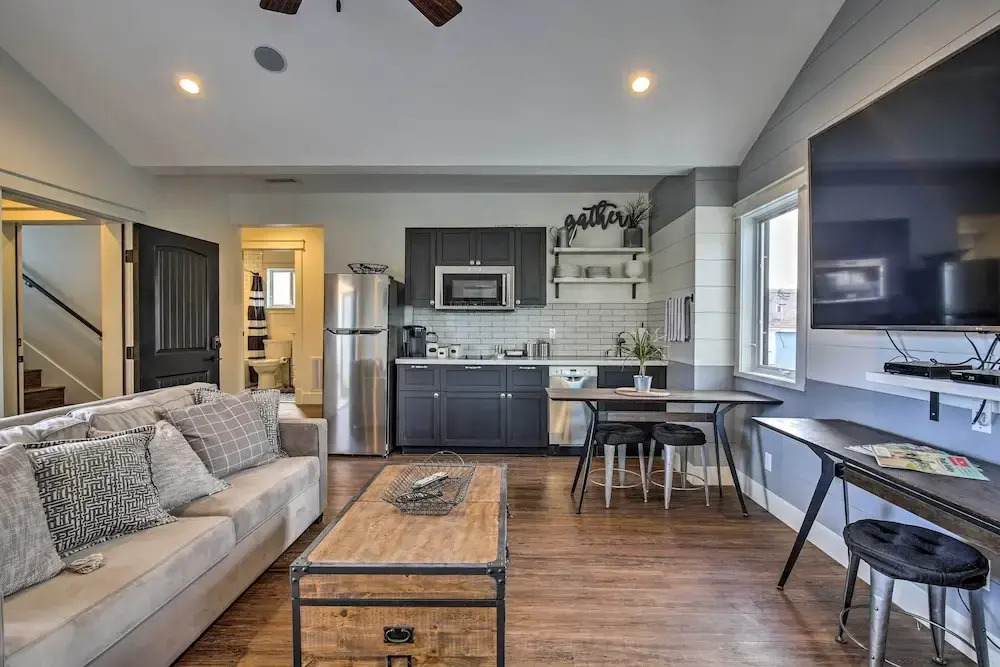 San Diego Home - Walk to Sail Bay & Mission Beach!