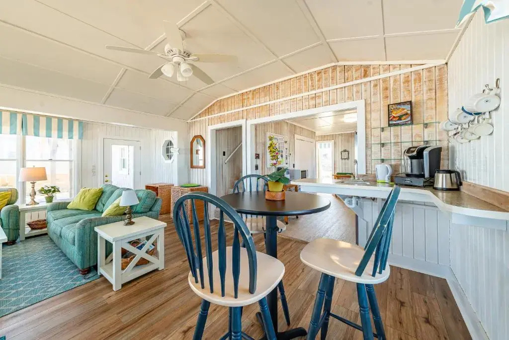 York - Duck, Carolina Dunes, Oceanfront, Ocean View, Hot Tub, Large Decks, Pets OK