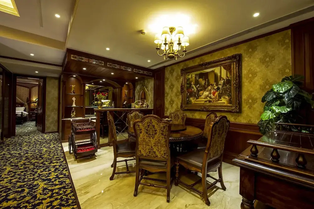 Hotel Express Inn