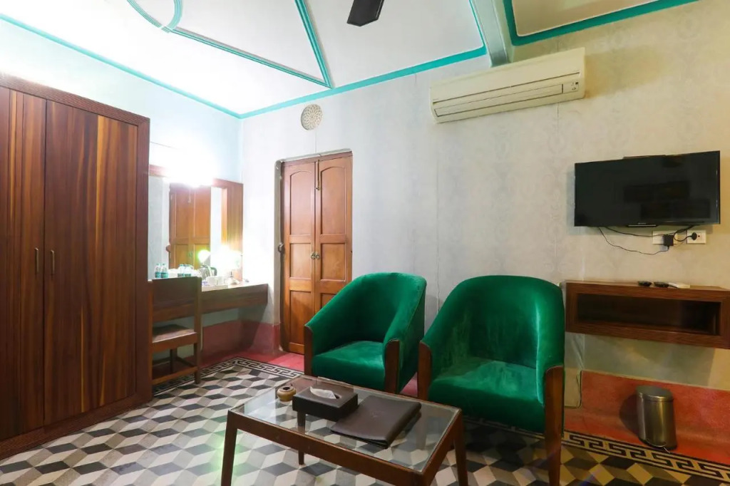 Hotel East View