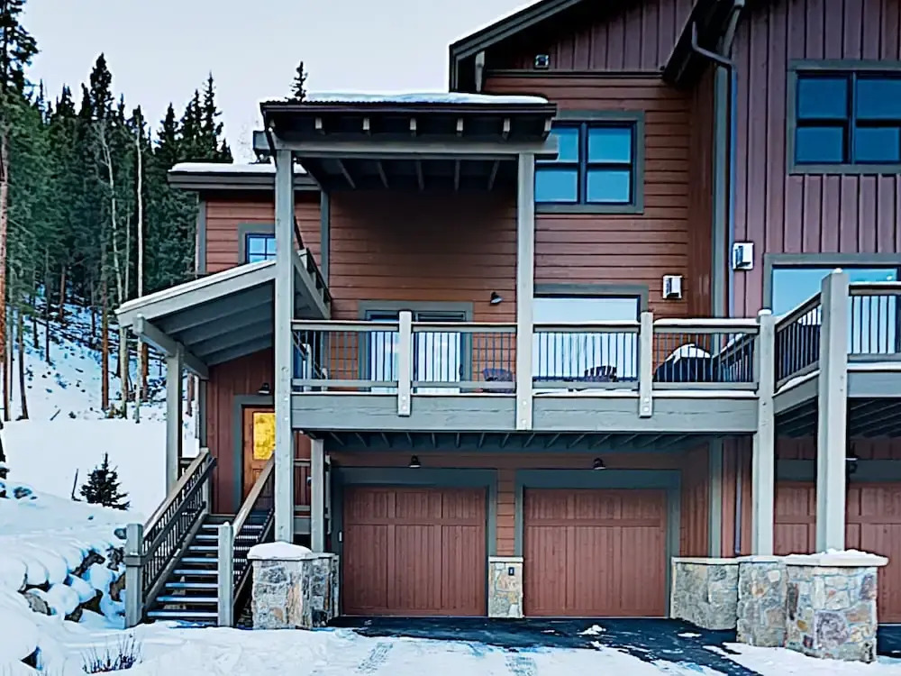 New W/pool & Private Hot Tub, Walk To Gondola 3 Bedroom Townhouse