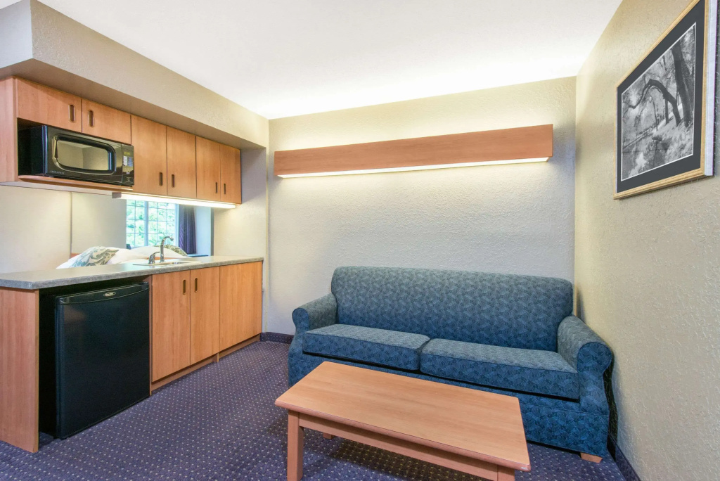 Microtel Inn & Suites by Wyndham Hazelton/Bruceton Mills