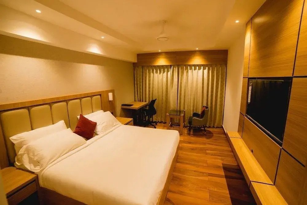 Emerald Clarks Inn Suites