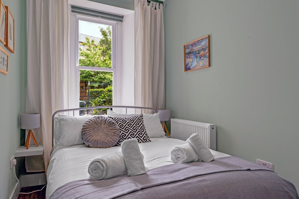 Stylish 2-Bed Villa Garden Central Edinburgh