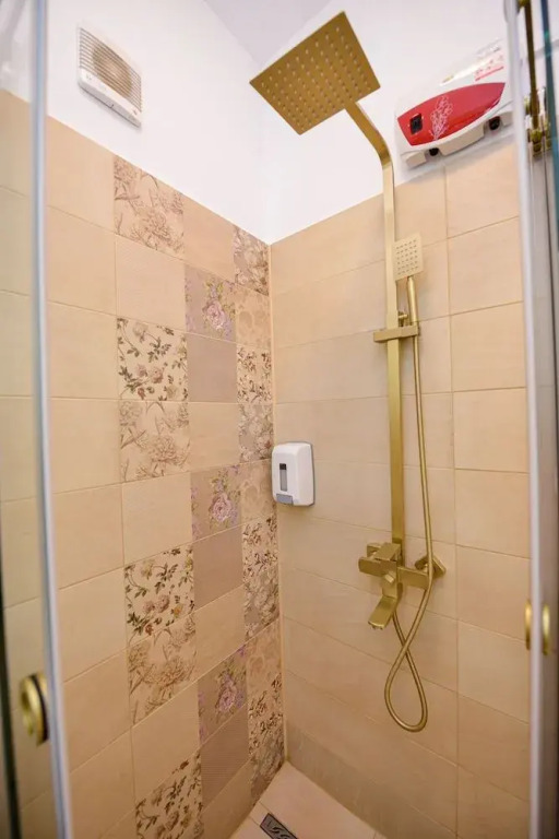 Tres Chic Studio - Victoria Avenue