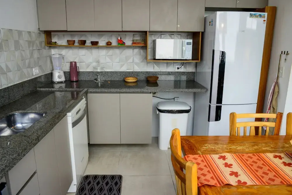 Casa c Piscina a 150m da Praia de Boi Ucanga