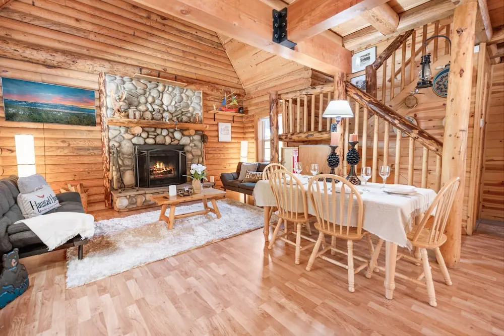 Goldilocks Cabin - Real Log Style Cabin, Premium Location, Close To Bear Mountain With Hot Tub! 2 Bedroom Cabin