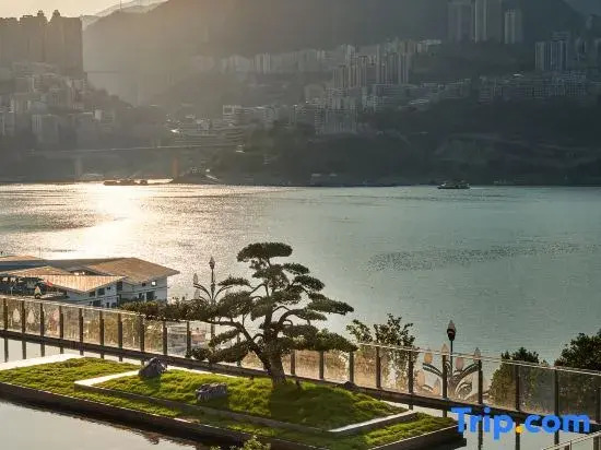HUALUXE Hotels and Resorts Chongqing Wushan by IHG