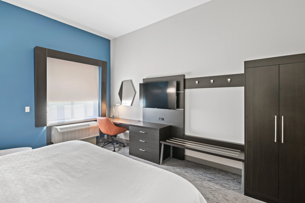Holiday Inn Express & Suites White Hall by IHG