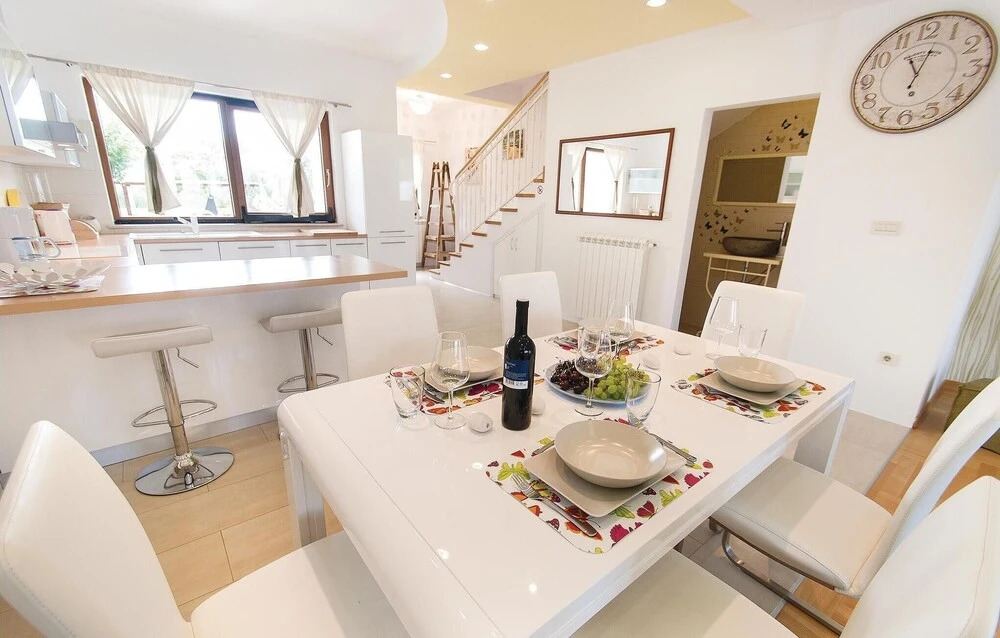 Amazing Home in Rovinj with Hot Tub, WiFi & 2 Bedrooms