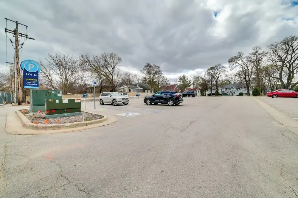 Walk Everywhere! Central Traverse City Condo