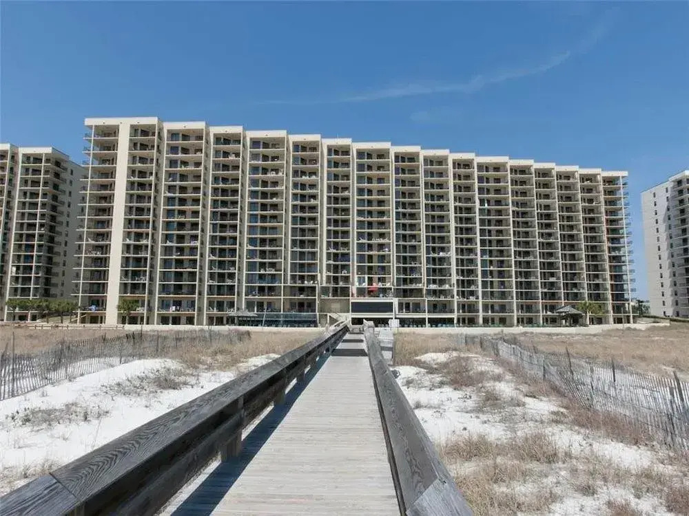 Phoenix VII 614 - 1 Br condo by RedAwning