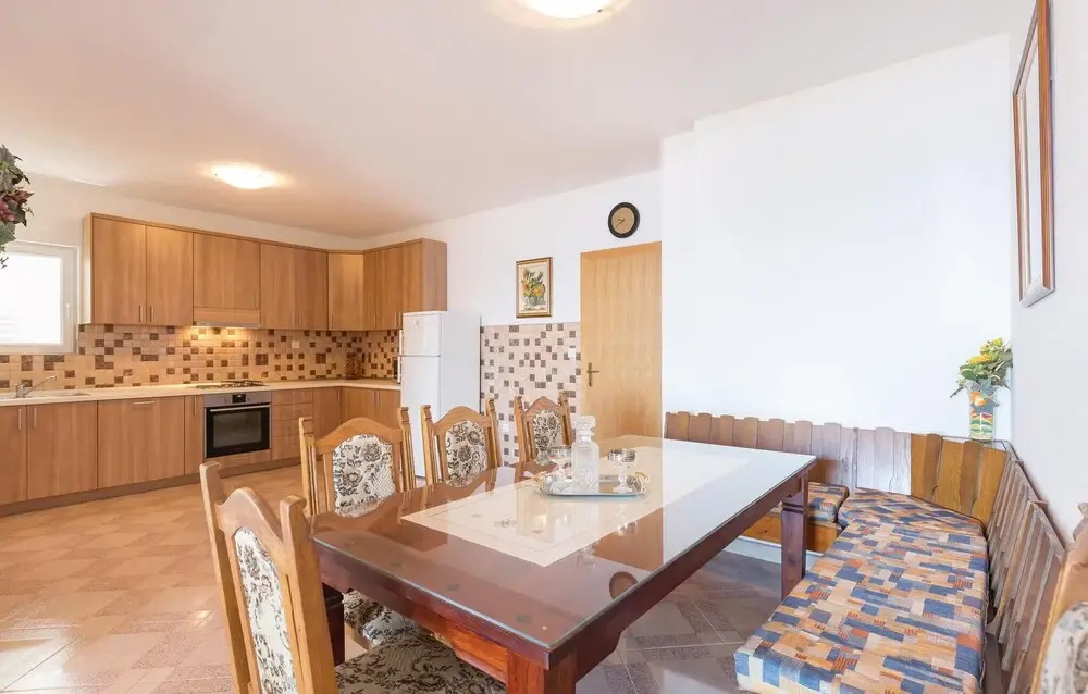 Nice Home in Makarska With Wifi and 3 Bedrooms