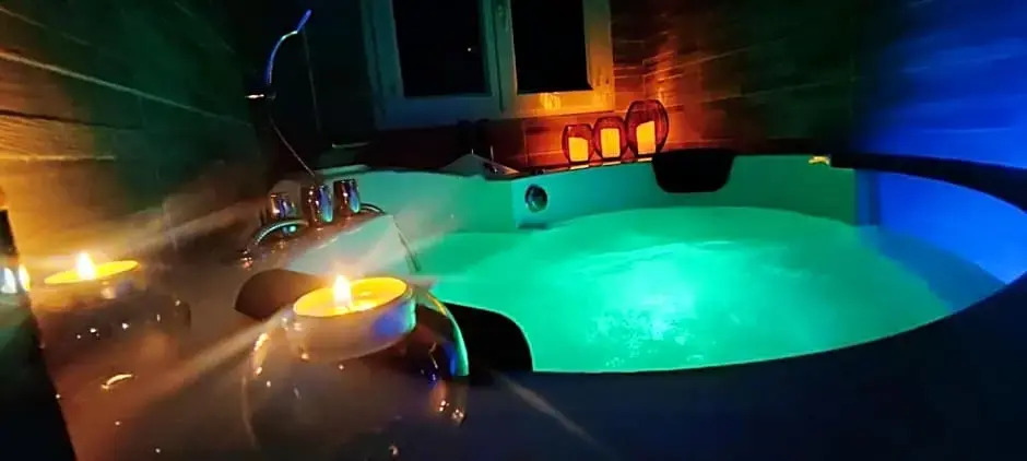 A l'Orée des pins - Gite indépendant avec baignoire balnéo et Home Cinéma en sup - Voir info de l'hôte