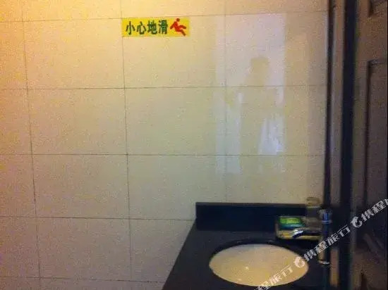 小小连锁酒店(庐江南方店)