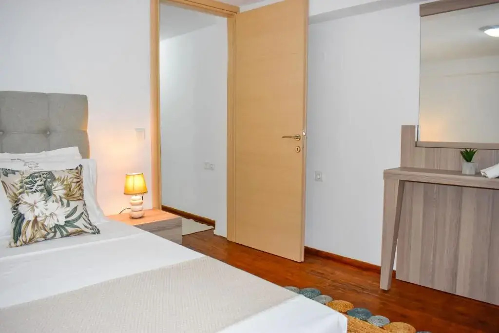 La Maison Plakes 3 BDR Apt