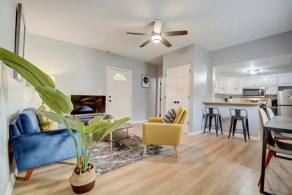 Frontdesk 2 BR House Near Cardinal Stadium