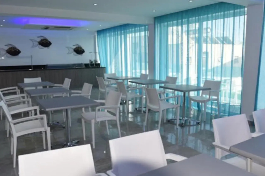 Sunny Blue Hotel