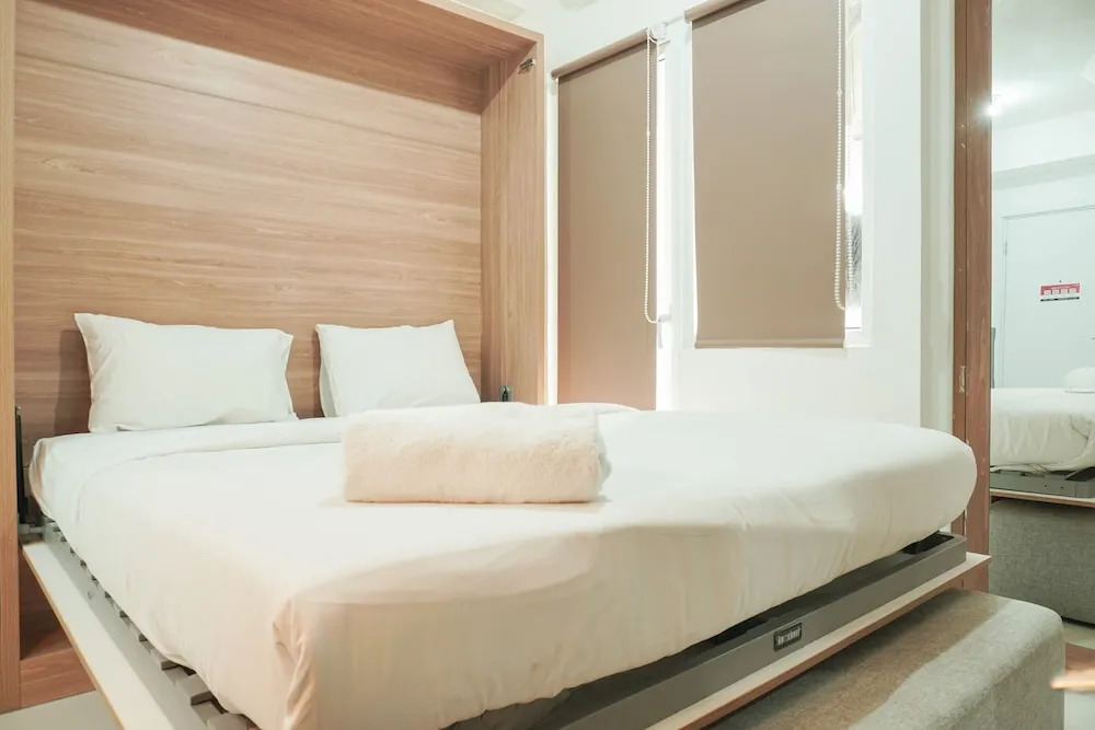Lovely and Strategic Studio at Green Pramuka Apartment