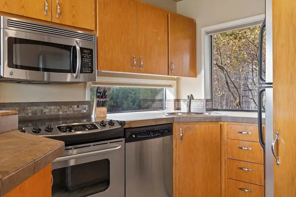Riverview Retreat Picturesque 2 BDR in Resort!