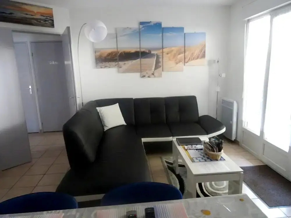 Apartment With 2 Bedrooms in Villeneuve-lès-avignon, With Pool Access,