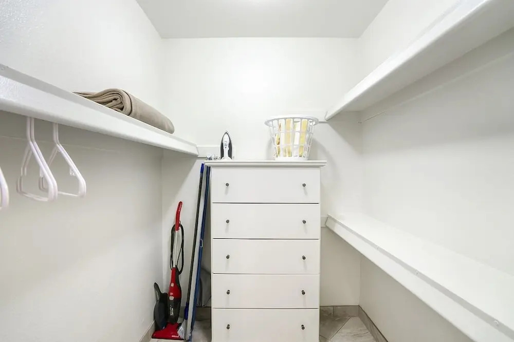 223-Fully Furnished with WiFi by RedAwning