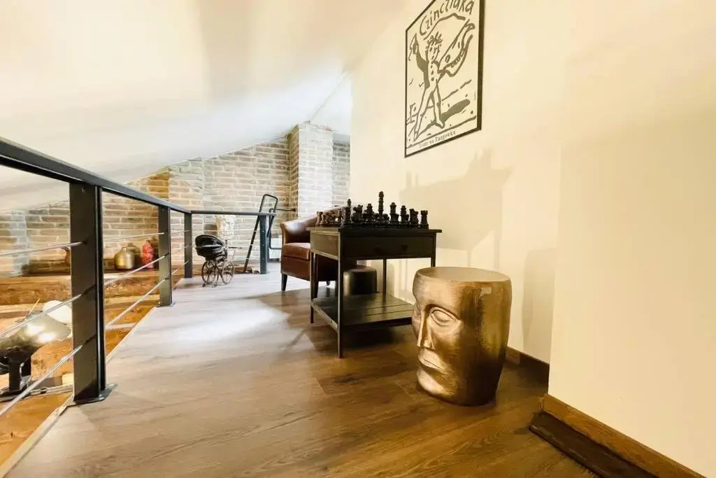 Writer's Loft w/ workspace-get inspired by comfort