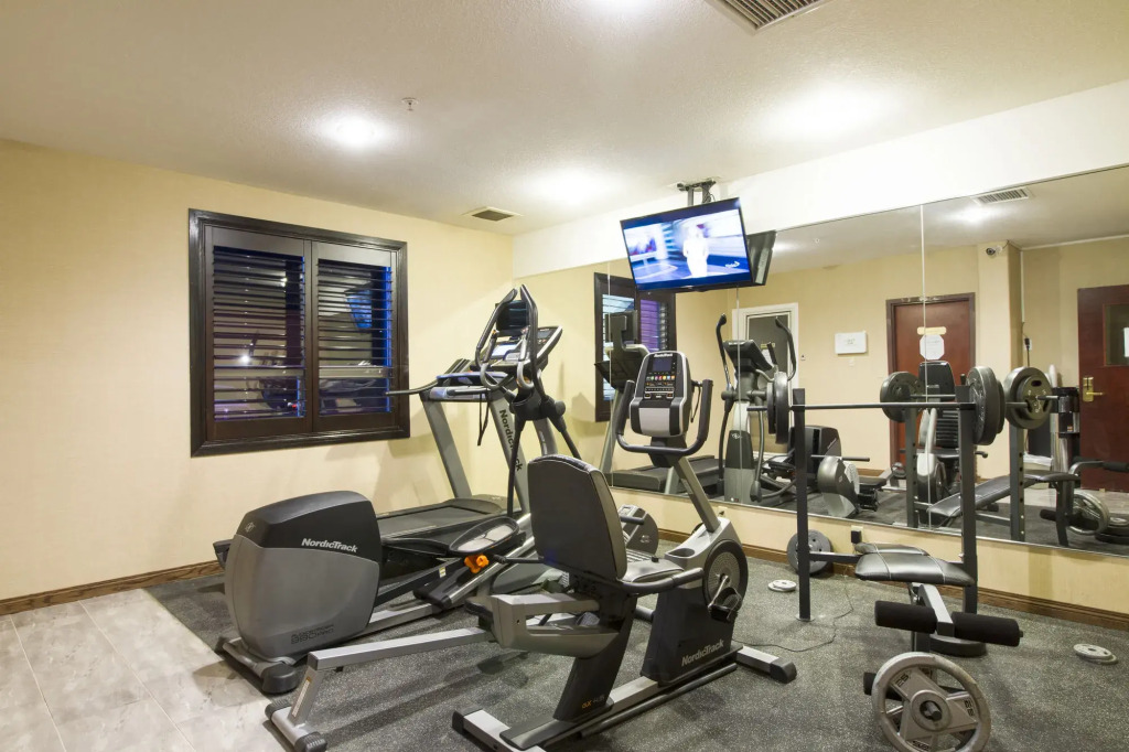 Foxwood Inn & Suites
