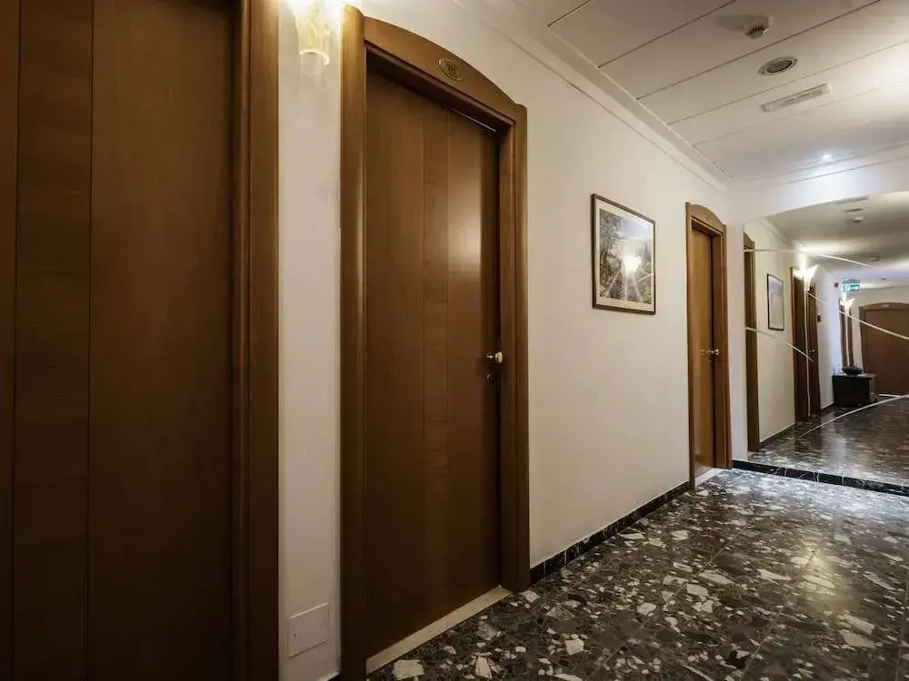 Hotel Bridge