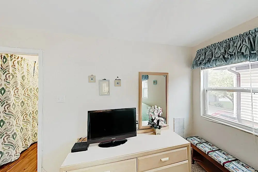 Beach Bliss: Private Balcony, 200 Yards To Shore! 2 Bedroom Condo