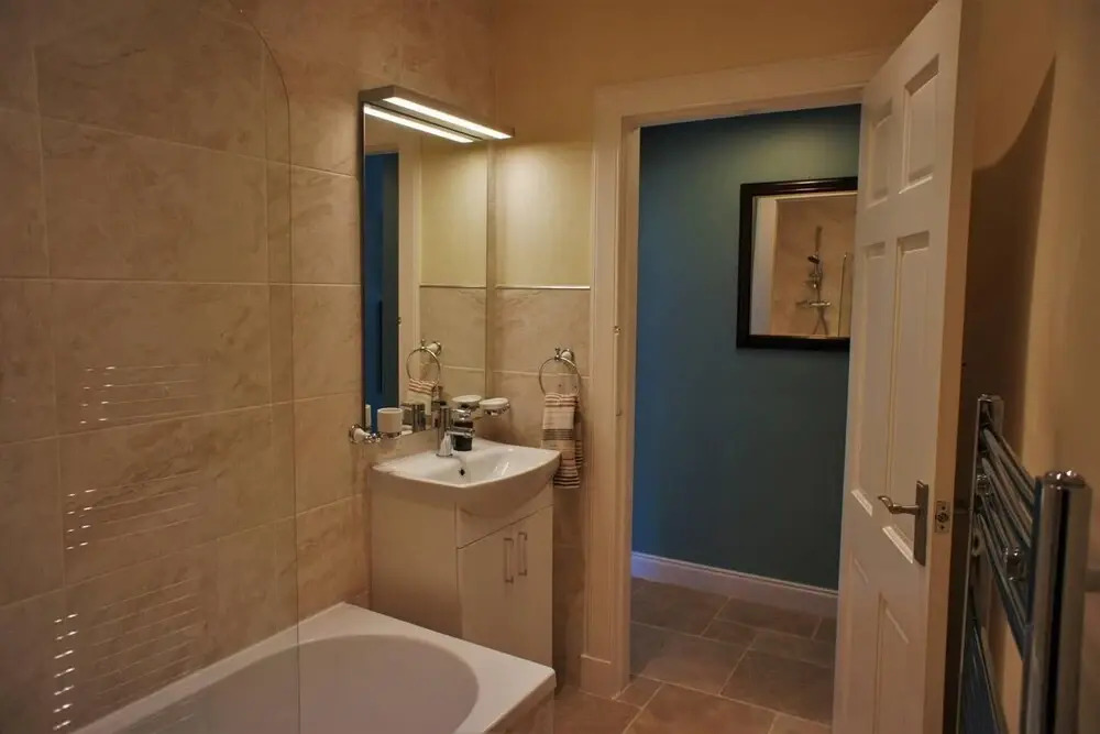 Fantastic 2 Bedroom, Spacious and Great Location!