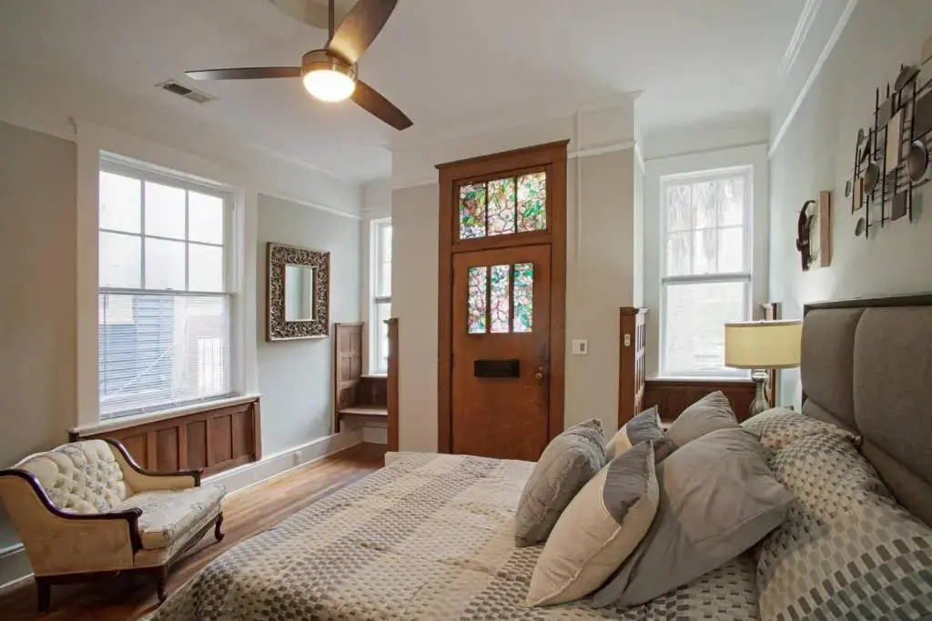 101 E Waldburg - Cozy Cottage Just Off of Forsyth Park