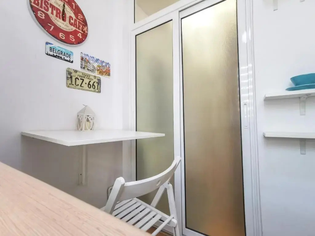 Charming Modern Apartment, Minutes from Downtown